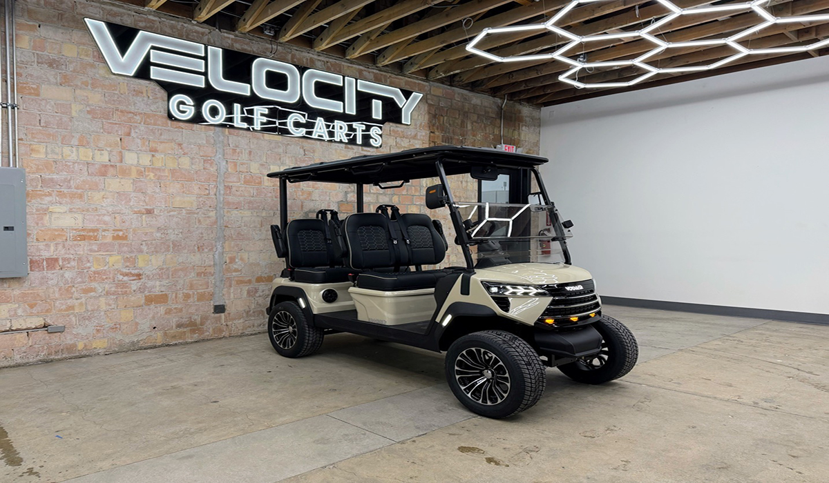 Commander 4 Passenger Sandy Shore Edition (Black Seats)